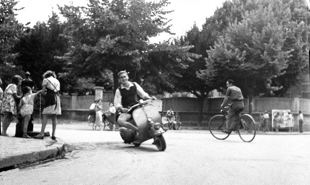 ANDAVAMO IN PIAZZA, quella del comune